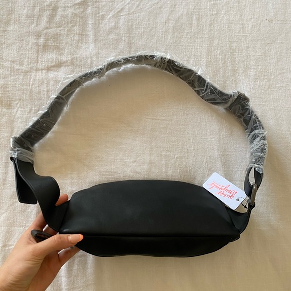 Guess crossbody leather bag - Picture 2 of 2